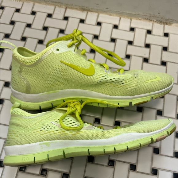 Nike Lime Green Running Shoes - Picture 3 of 9